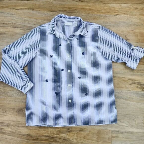 Alfred Dunner Tops - ☔️🔺️Alfred Dunner Pinstripe Embroider Daisy & Butterfly Button Top Size 8